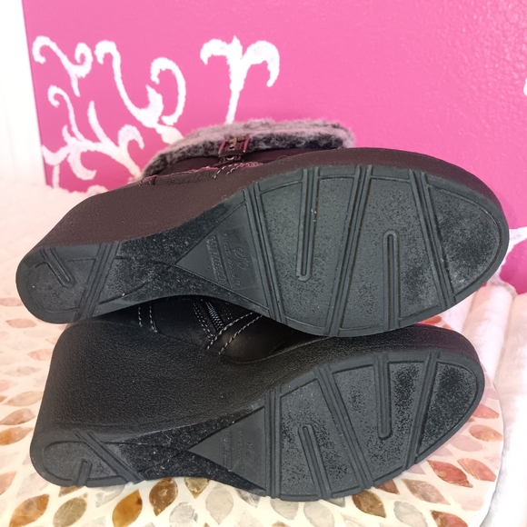 Women's Black Faux Fur Boots - Picture 5 of 6